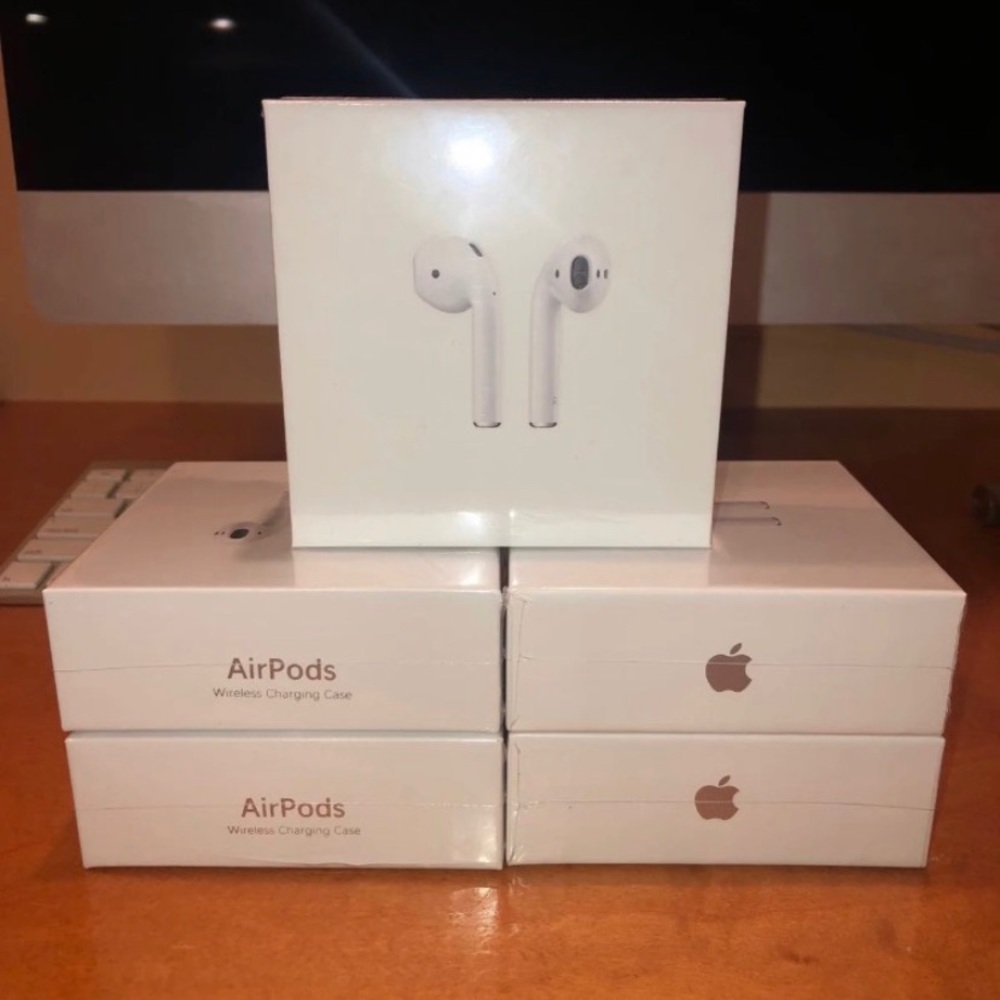 Apple AirPods 2nd gen with wireless charging case